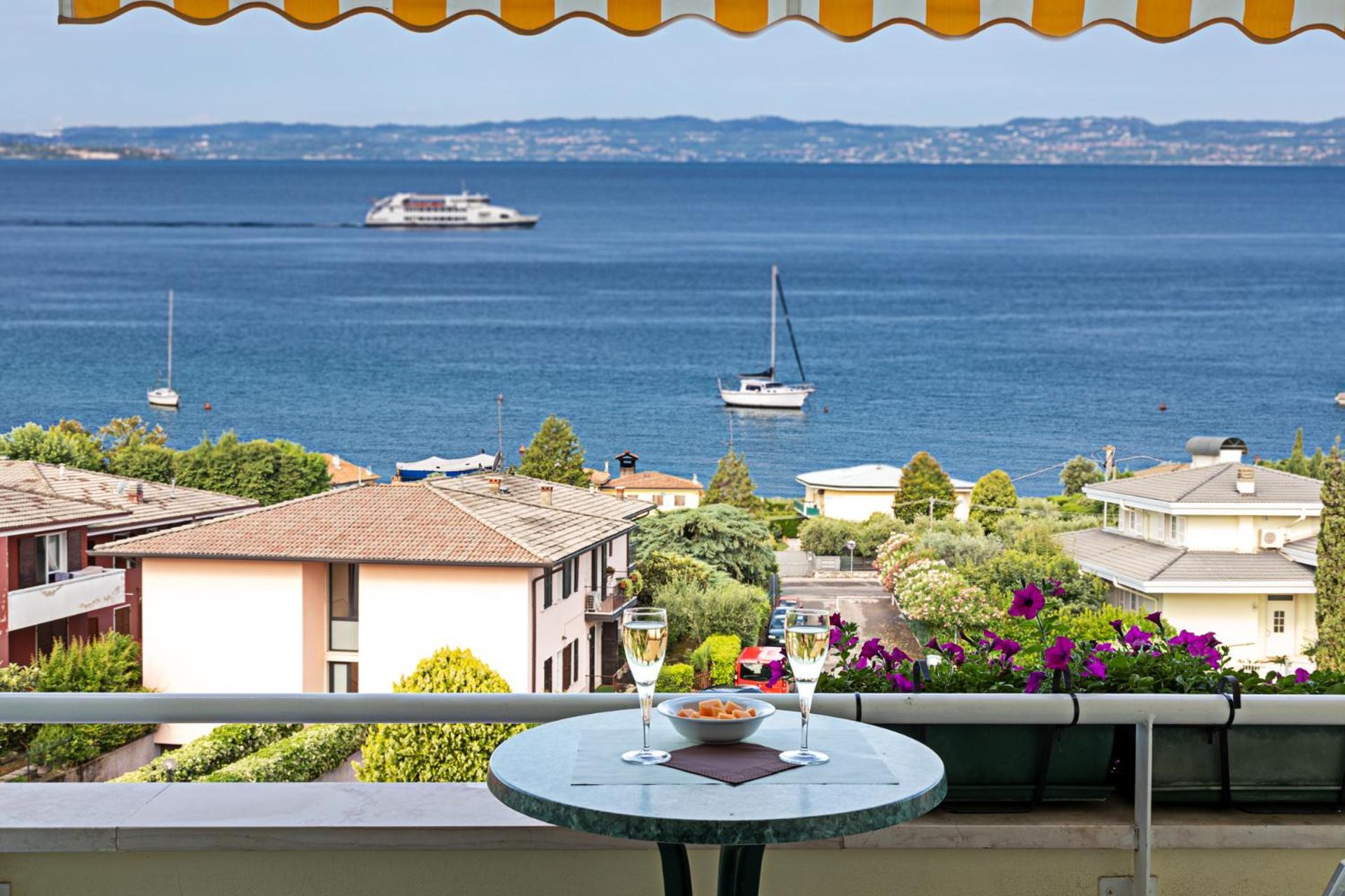 Hotel Gardenia & Villa Charme Adults Friendly 4Star Service Bardolino Bagian luar foto