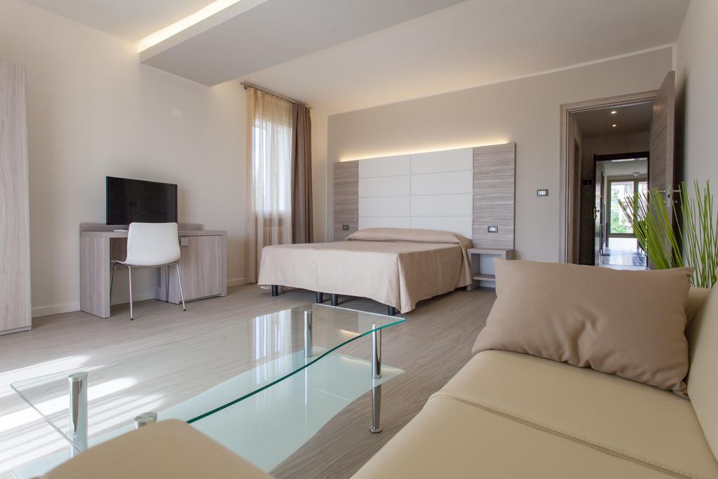Hotel Gardenia & Villa Charme Adults Friendly 4Star Service Bardolino Bagian luar foto