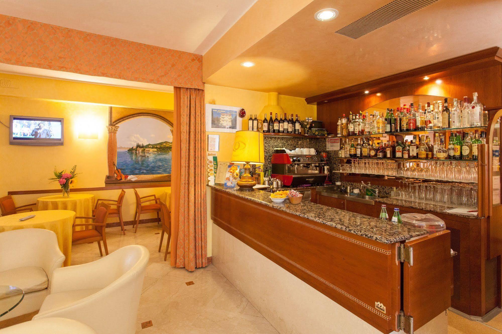 Hotel Gardenia & Villa Charme Adults Friendly 4Star Service Bardolino Bagian luar foto