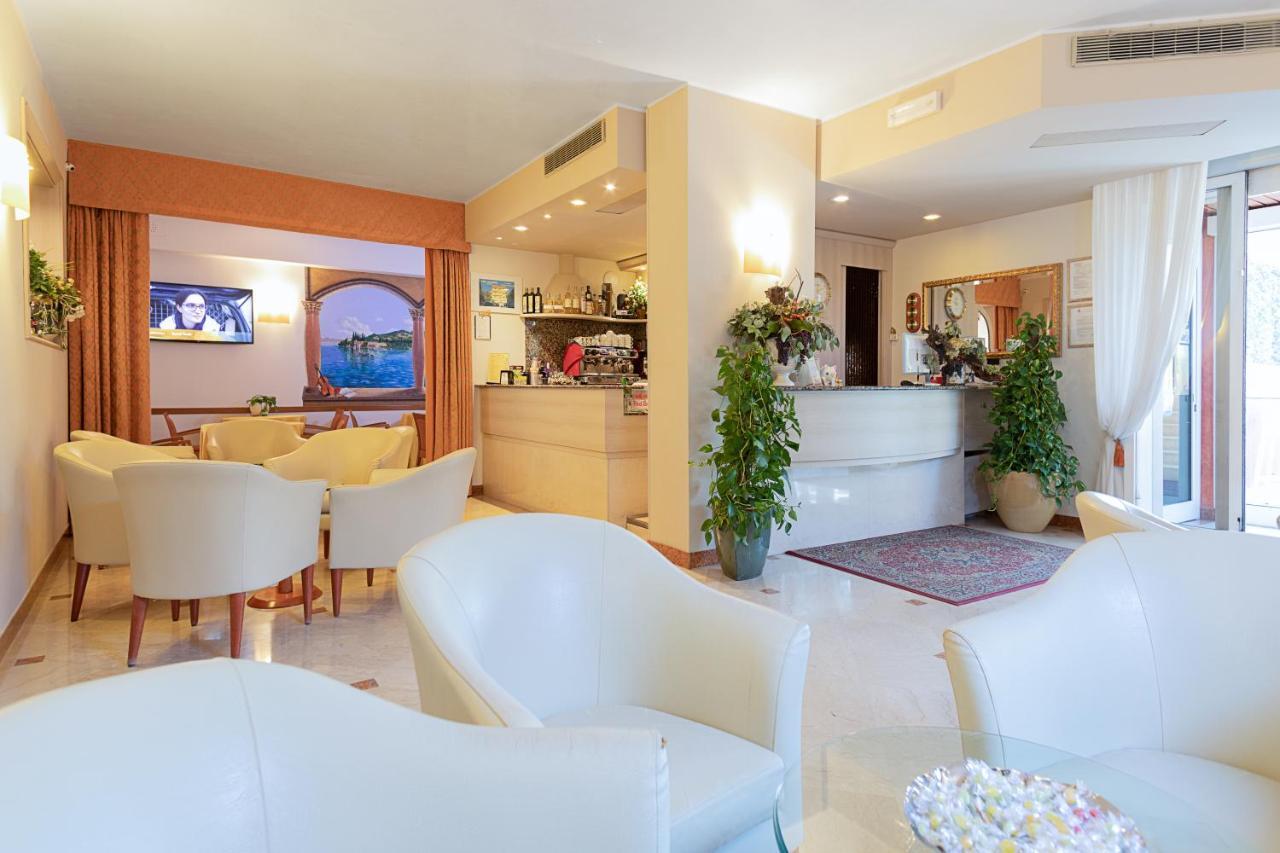 Hotel Gardenia & Villa Charme Adults Friendly 4Star Service Bardolino Bagian luar foto